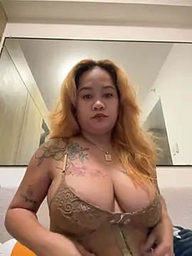Snapshot of queenmia__ph chatting on July 2026 03:37:02 PM queenmia ph online show from July 2026 03:37:02 PM