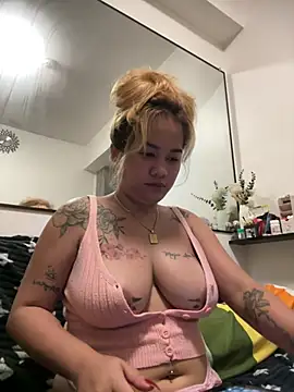 Snapshot of queenmia__ph chatting on July 2026 08:26:02 PM queenmia ph online show from July 2026 08:26:02 PM