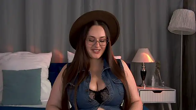 Snapshot of Queen_Monica_ chatting on July 2026 06:51:02 PM Queen Monica online show from July 2026 06:51:02 PM