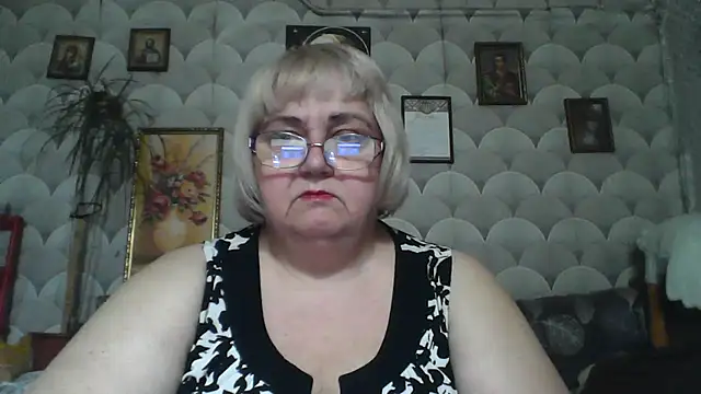 Snapshot of MarinaFarina53 chatting on June 2026 06:52:02 AM MarinaFarina53 online show from June 2026 06:52:02 AM