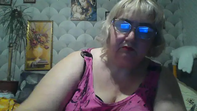 Snapshot of MarinaFarina53 chatting on June 2026 08:56:02 PM MarinaFarina53 online show from June 2026 08:56:02 PM