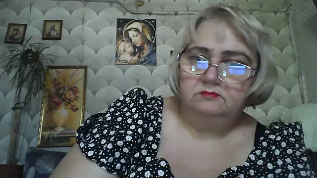 Snapshot of MarinaFarina53 chatting on June 2026 05:38:01 AM MarinaFarina53 online show from June 2026 05:38:01 AM