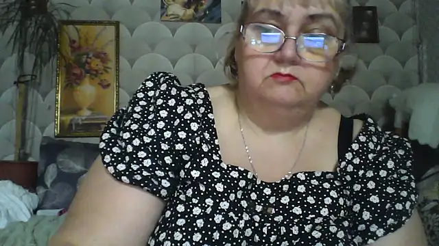 Snapshot of MarinaFarina53 chatting on June 2026 06:45:02 AM MarinaFarina53 online show from June 2026 06:45:02 AM