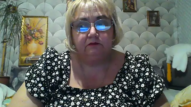 Snapshot of MarinaFarina53 chatting on June 2026 06:43:02 PM MarinaFarina53 online show from June 2026 06:43:02 PM