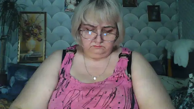 Snapshot of MarinaFarina53 chatting on June 2026 05:21:01 AM MarinaFarina53 online show from June 2026 05:21:01 AM