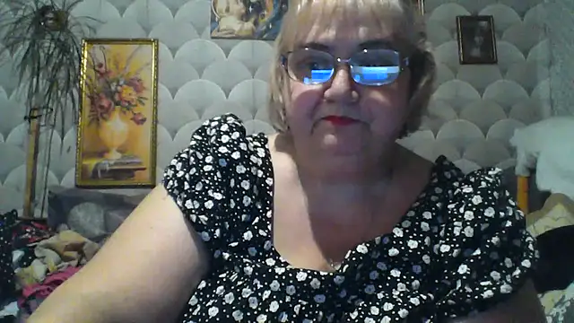 Snapshot of MarinaFarina53 chatting on June 2026 07:28:02 PM MarinaFarina53 online show from June 2026 07:28:02 PM
