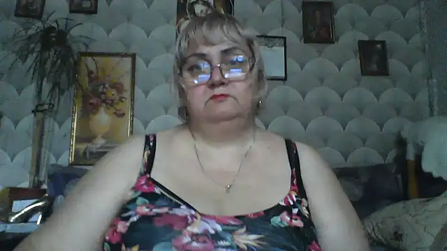 Snapshot of MarinaFarina53 chatting on June 2026 09:45:02 AM MarinaFarina53 online show from June 2026 09:45:02 AM