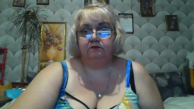 Snapshot of MarinaFarina53 chatting on June 2026 05:19:02 PM MarinaFarina53 online show from June 2026 05:19:02 PM