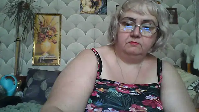 Snapshot of MarinaFarina53 chatting on June 2026 10:48:01 AM MarinaFarina53 online show from June 2026 10:48:01 AM