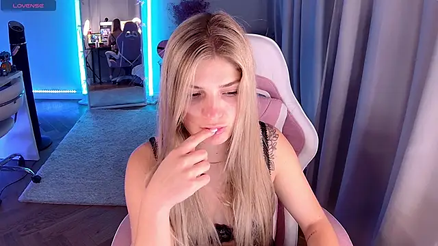 Snapshot of Leri_One chatting on June 2026 06:16:01 AM Leri One online show from June 2026 06:16:01 AM
