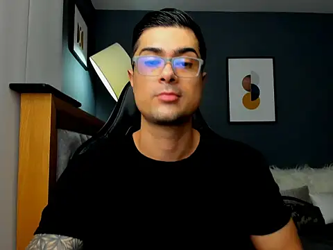 Snapshot of ZEI-001 chatting on June 2026 06:53:01 PM ZEI-001 online show from June 2026 06:53:01 PM