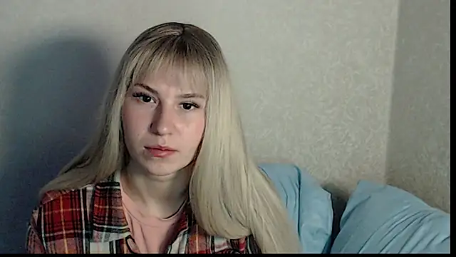 Snapshot of polly_holyy chatting on May 2026 12:59:01 AM polly holyy online show from May 2026 12:59:01 AM