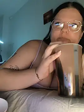 Snapshot of BadMommyyyyy chatting on May 2026 09:59:02 AM BadMommyyyyy online show from May 2026 09:59:02 AM