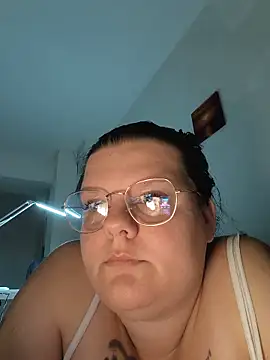 Snapshot of BadMommyyyyy chatting on May 2026 11:27:02 AM BadMommyyyyy online show from May 2026 11:27:02 AM