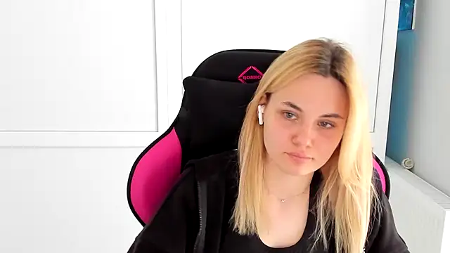 Emma starrs  online show from May 2026 01:08:02 PM