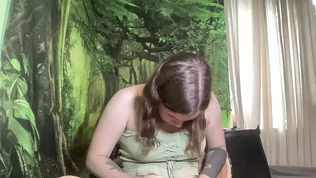 mo0ngoddess online show from October 2025 01:06:01 AM