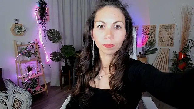 Snapshot of TrasyMorris chatting on June 2026 04:14:02 AM TrasyMorris online show from June 2026 04:14:02 AM