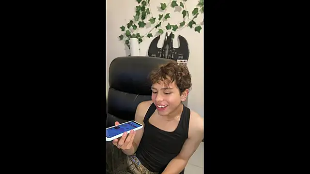 Snapshot of DanteSaint chatting on May 2026 07:44:02 PM DanteSaint online show from May 2026 07:44:02 PM