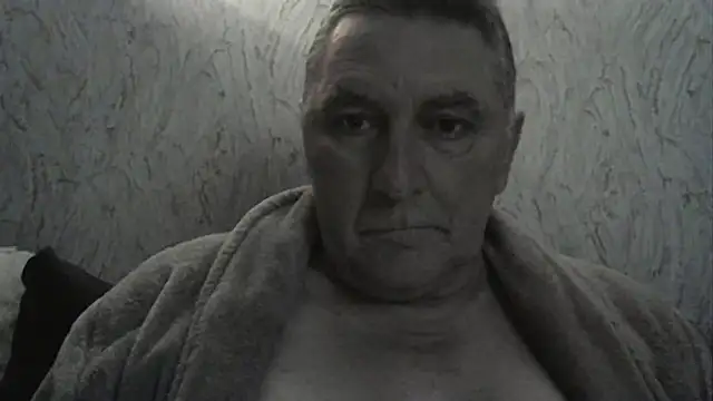 Snapshot of edje59a chatting on October 2025 01:05:02 AM edje59a online show from October 2025 01:05:02 AM