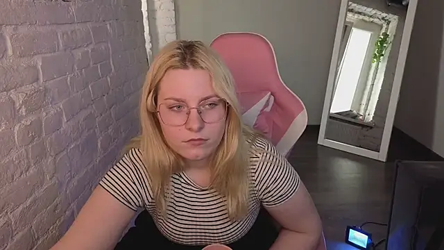 StellaVanilla online show from May 2026 01:21:02 PM