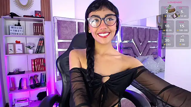 Snapshot of Violett_Gardenn chatting on June 2026 11:31:01 AM Violett Gardenn online show from June 2026 11:31:01 AM