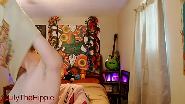Snapshot of lilythehippie chatting on May 2026 06:17:01 PM lilythehippie online show from May 2026 06:17:01 PM