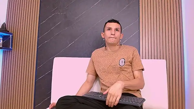 Isak Berekoa online show from May 2026 04:07:02 AM