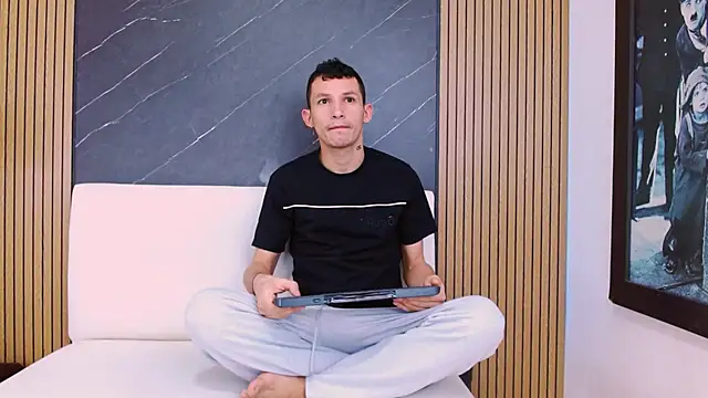 Isak Berekoa online show from June 2026 11:00:01 AM