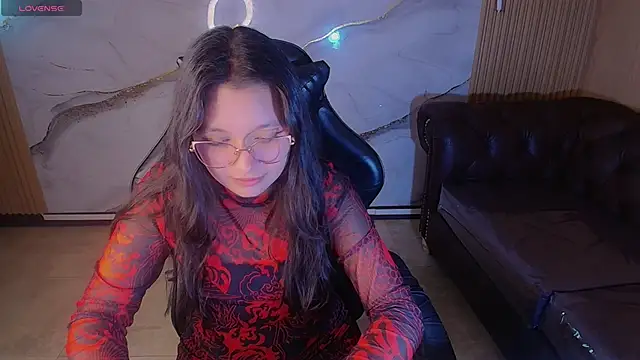 HoneyDoll tf online show from May 2026 01:18:02 PM