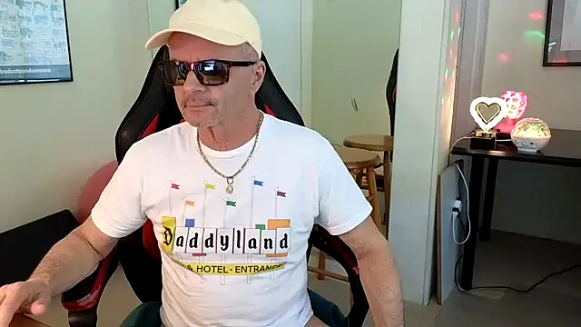 Snapshot of hotdadbod chatting on January 2025 09:32:01 PM hotdadbod online show from January 2025 09:32:01 PM