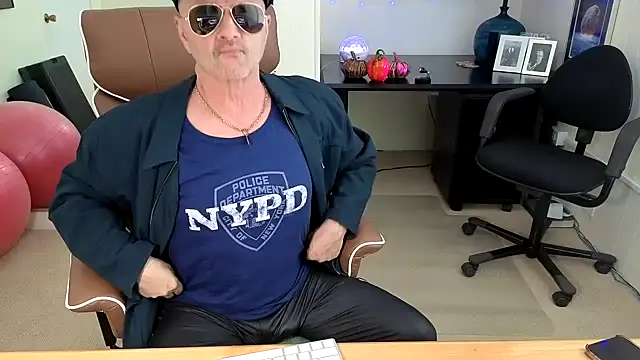 Snapshot of hotdadbod chatting on October 2025 08:43:01 PM hotdadbod online show from October 2025 08:43:01 PM