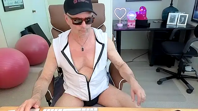 Snapshot of hotdadbod chatting on June 2026 09:35:02 PM hotdadbod online show from June 2026 09:35:02 PM