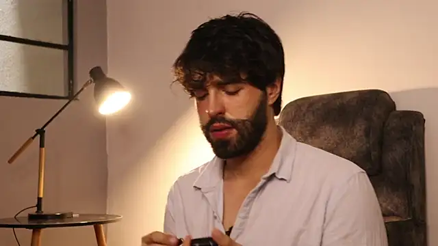 Snapshot of JuanMillano chatting on May 2026 02:01:02 PM JuanMillano online show from May 2026 02:01:02 PM