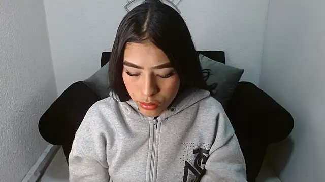 naomyfuckhard online show from May 2026 12:24:01 PM