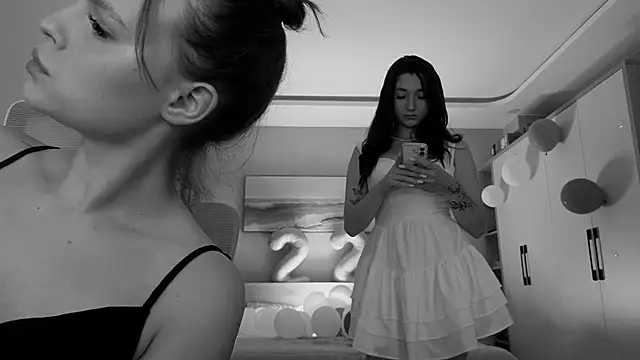 Snapshot of MoonkissGirls chatting on May 2026 11:12:03 PM MoonkissGirls online show from May 2026 11:12:03 PM