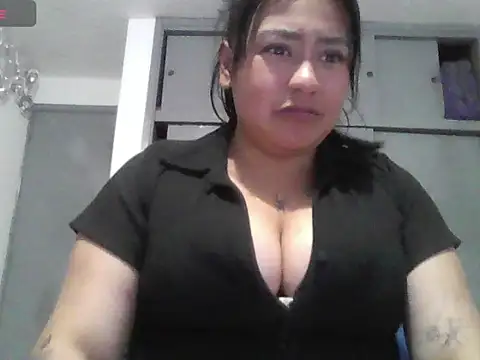 Snapshot of Alaia_moretti chatting on May 2026 03:35:02 AM Alaia moretti online show from May 2026 03:35:02 AM