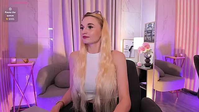 Snapshot of Mila__Lux chatting on June 2026 01:46:01 PM Mila Lux online show from June 2026 01:46:01 PM