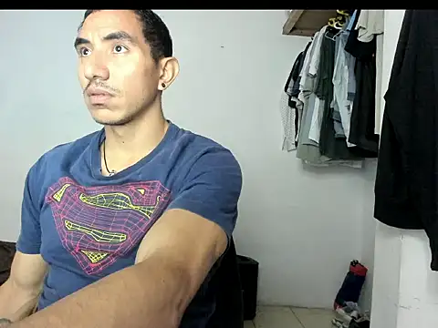 Snapshot of aquiles04 chatting on May 2026 01:42:02 PM aquiles04 online show from May 2026 01:42:02 PM