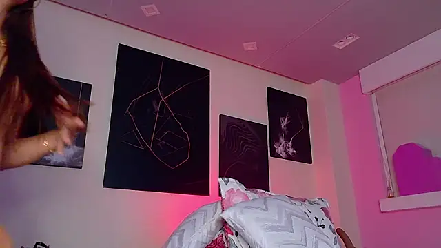 Bella-Saint online show from June 2026 12:32:02 AM