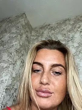 Snapshot of CharlottemilfUKx chatting on May 2026 06:26:02 PM CharlottemilfUKx online show from May 2026 06:26:02 PM