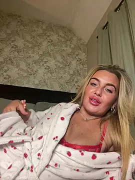 Snapshot of CharlottemilfUKx chatting on May 2026 11:14:02 PM CharlottemilfUKx online show from May 2026 11:14:02 PM