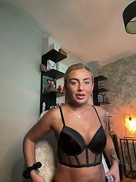Snapshot of CharlottemilfUKx chatting on May 2026 06:14:02 PM CharlottemilfUKx online show from May 2026 06:14:02 PM