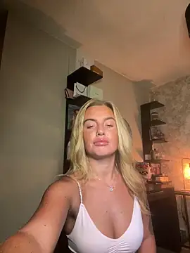Snapshot of CharlottemilfUKx chatting on May 2026 11:11:01 PM CharlottemilfUKx online show from May 2026 11:11:01 PM