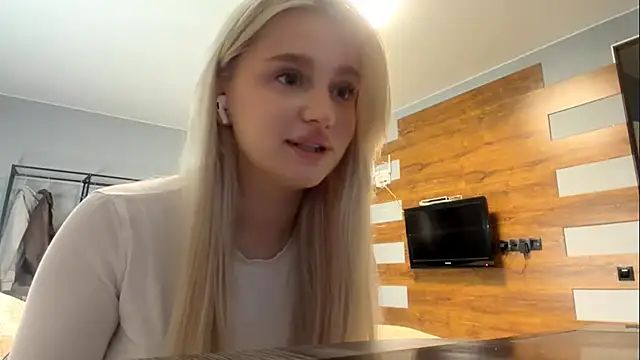 Snapshot of TiffanieSluyter chatting on May 2026 06:04:01 PM TiffanieSluyter online show from May 2026 06:04:01 PM