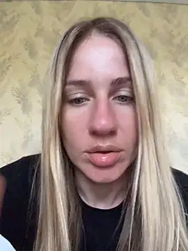 Snapshot of AnnaMist_ chatting on June 2026 06:47:02 AM AnnaMist online show from June 2026 06:47:02 AM