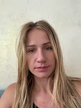 Snapshot of AnnaMist_ chatting on July 2026 01:04:02 PM AnnaMist online show from July 2026 01:04:02 PM