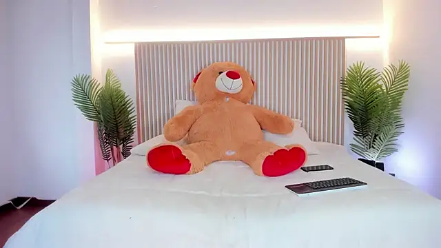 Snapshot of Milu_blossom chatting on June 2026 03:07:02 PM Milu blossom online show from June 2026 03:07:02 PM