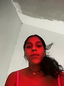 Snapshot of Saray_queen1 chatting on July 2026 10:45:01 PM Saray queen1 online show from July 2026 10:45:01 PM