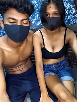 Snapshot of Swt_Couple chatting on May 2026 06:28:02 PM Swt Couple online show from May 2026 06:28:02 PM