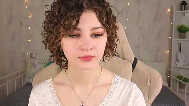 Snapshot of Kira__Fluffy chatting on May 2026 05:37:01 AM Kira Fluffy online show from May 2026 05:37:01 AM